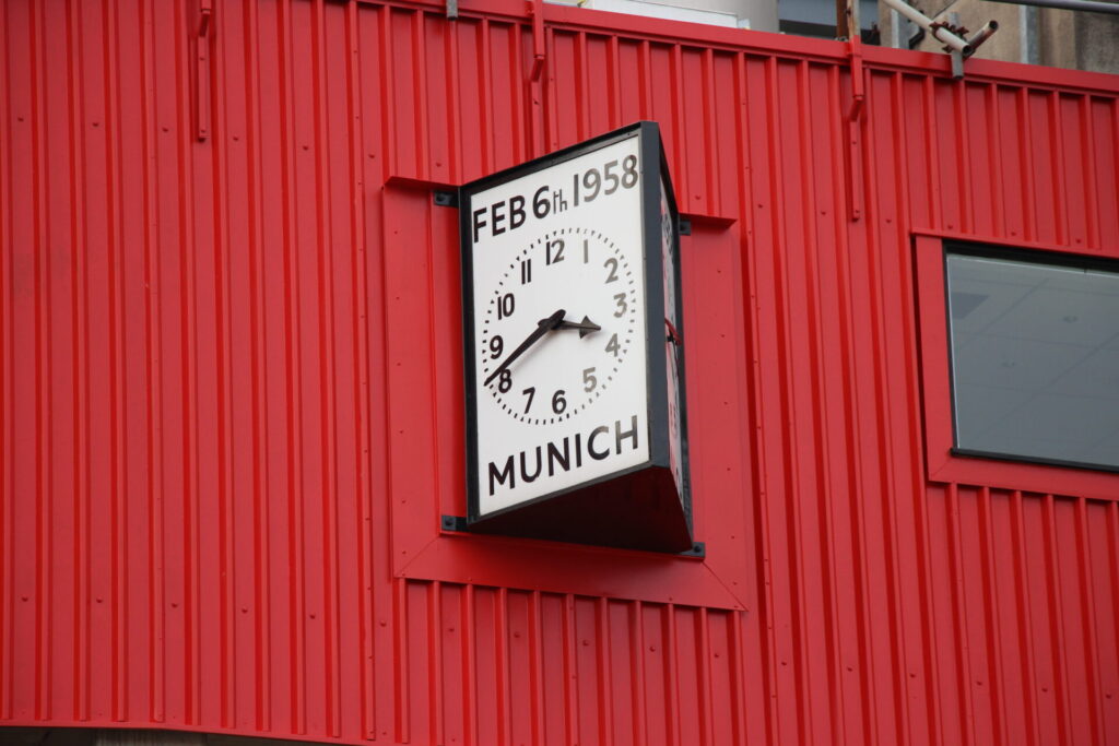 オールドトラフォードのミュンヘンの悲劇の時計