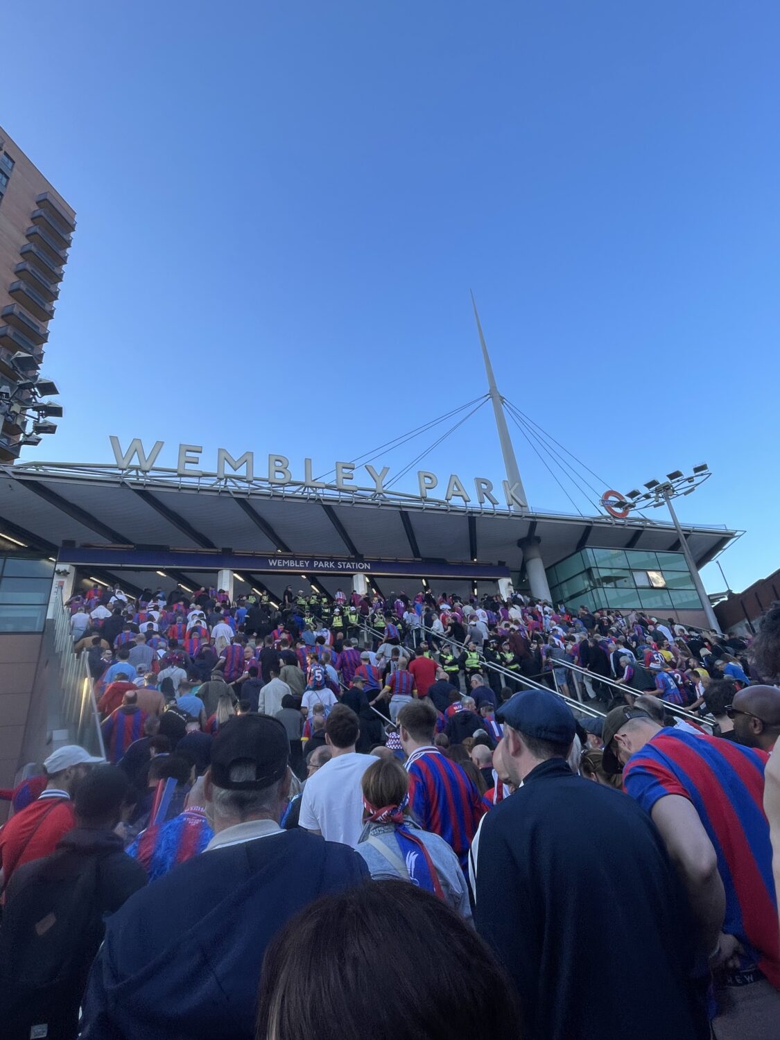 ウェンブリースタジアム観戦の様子